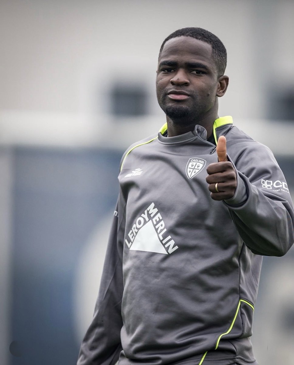 <a href="/LuvumGOD/">PisaGOD</a> in palestra quando la ventitreesima tipa in 10 minuti gli dice “se ti serve aiuto basta che me lo dici” mentre fa Hip Thrust