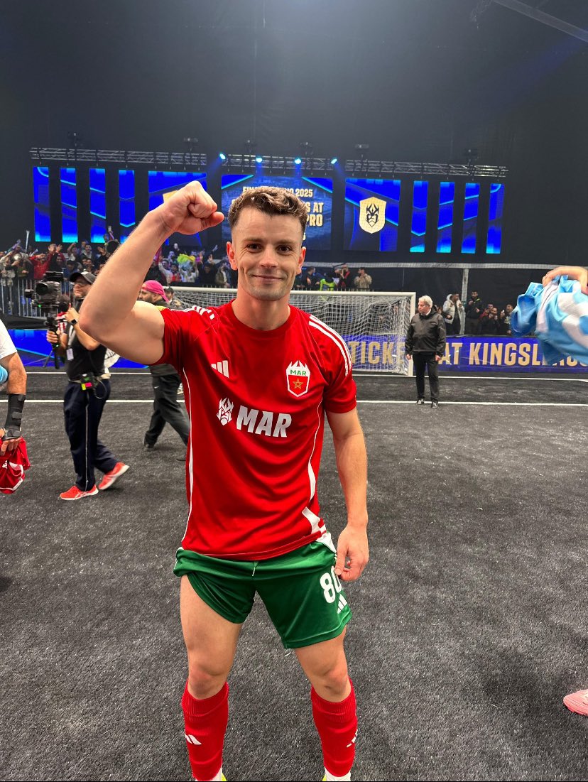 Hoy vamos todos con el mismo equipo no? 👽👽👽👽