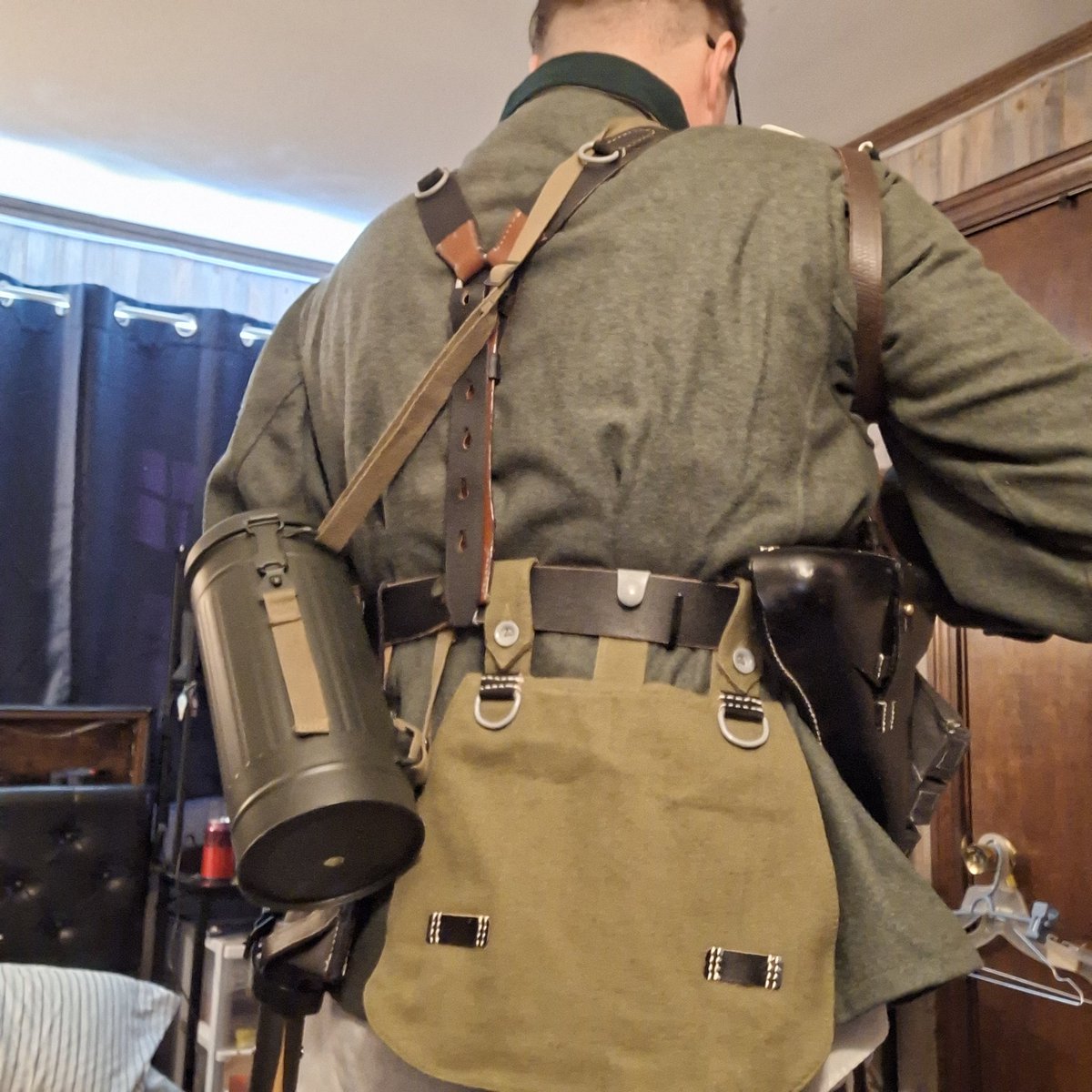 ken_medic's tweet photo. AIRSOFT
My German kit so far. All i need left is a M36 Cap, M38 Stalthalm, M40 Trousers, Marching Boots, as well as the basic medals (iron cross 2nd class ribbon, Ost Front Ribbon, Wound Badge, Close Combat Clasp 3rd, Assault Badge 2nd) https://t.co/aJcUT8nr4S