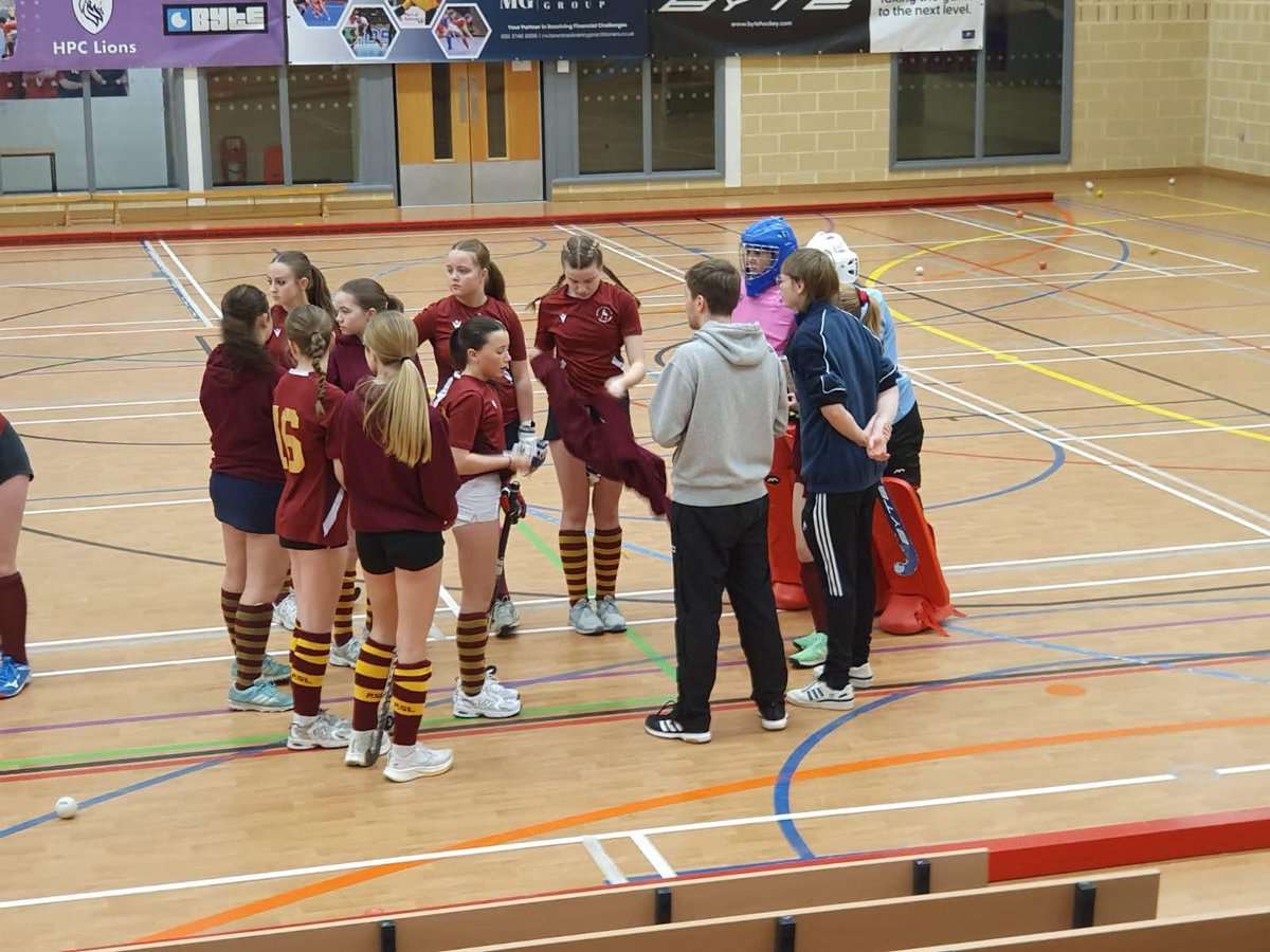 Harris Hawks indoor training restarts Wednesday 7th January at Harris Academy.
1700-1800 P1-P3
1800-1900 P4-P7
1900-2000 Secondary Boys 
2000-2100 Secondary Girls 
harrishawks.hockey@gmail.com