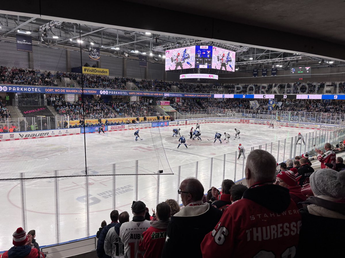 arndtee's tweet image. Auf geht’s Haie! 🔴⚪️ 🦈  Dresdner Eislöwen vs. Kölner Haie