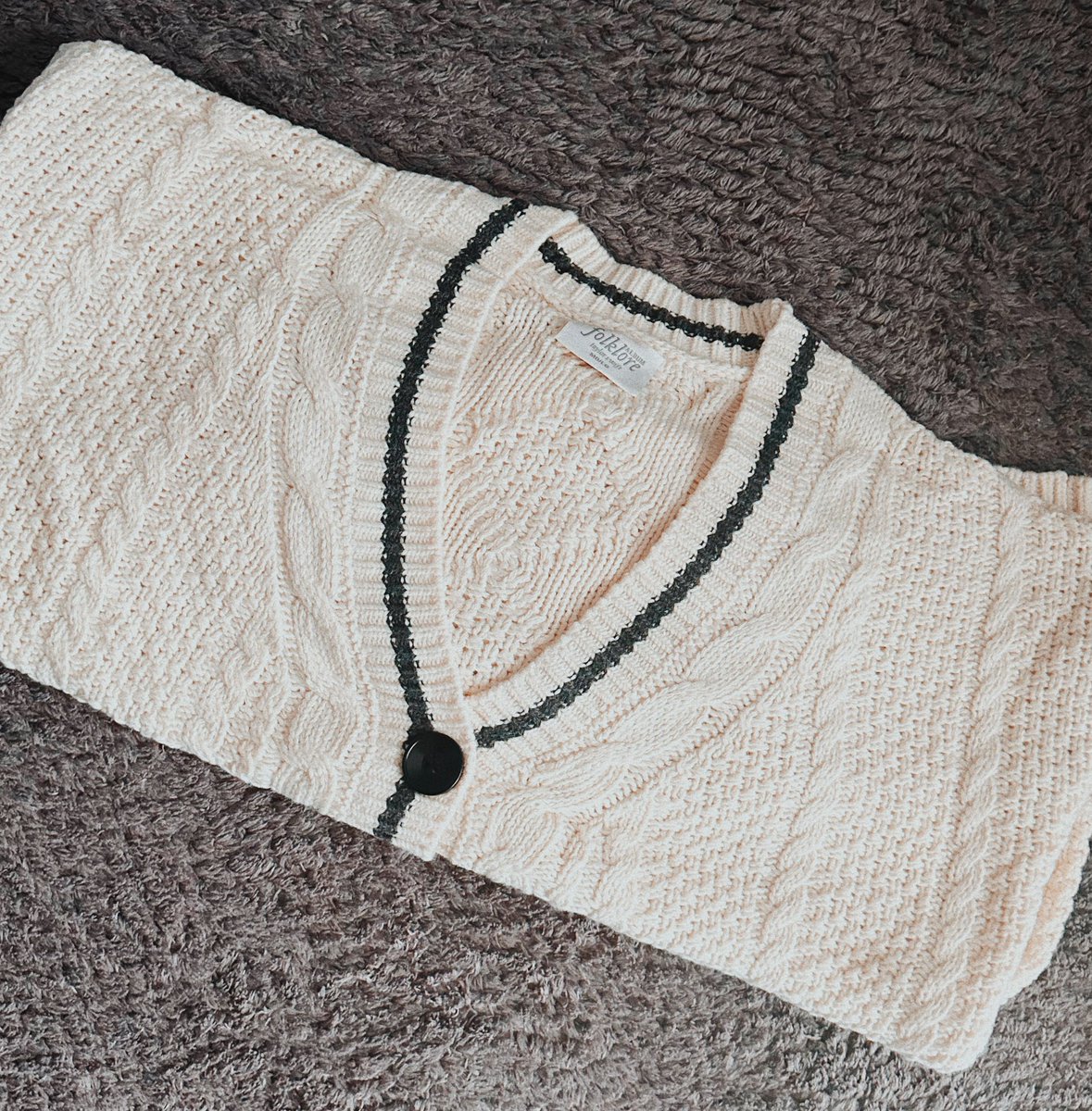 Dings, mag jemand von euch den Folklore Cardigan haben?