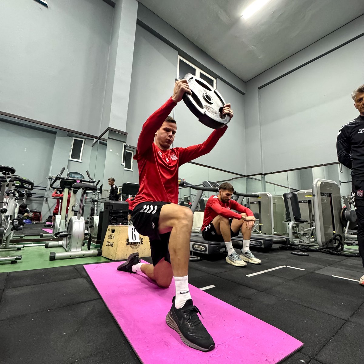 Takımımız, sabah ve akşam olmak üzere çift antrenman gerçekleştirdi.