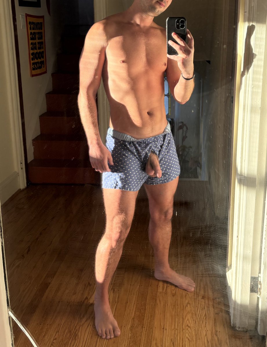 jerseytwunk's tweet photo. finally kicked my stomach 🐛 https://t.co/JoZMG4r7El