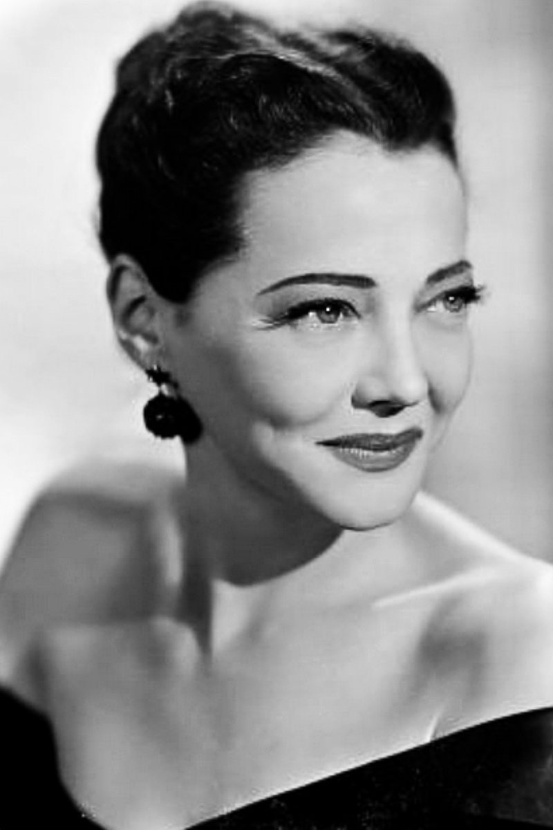 Sylvia Sidney is January's featured classic movie star. She was a pixie like beauty with lots of feminine energy and sass!

Discover more on our Substack -->
bodyhousechronicles.substack.com/p/sylvia-sydne…

#sylviasidney #sylviasidneyedit #sylviasidneyinspireddressdesign #sylviasidneyactress
