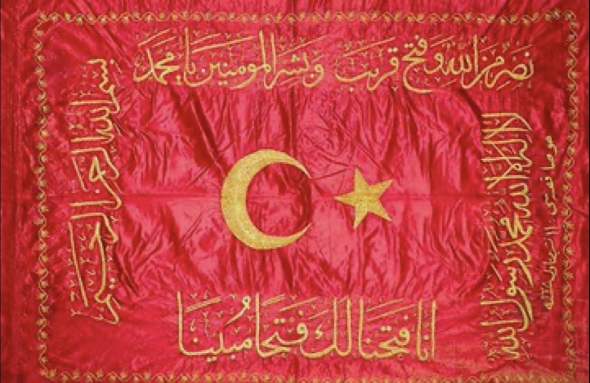 Allah geçmiş ve gelecekte
Olacakları kullarına
Hatırlatmaz kaderin seyri
Devam etsin diye

Hırkanın nice manevi rızkın
Gelmesine vesilesi vardır

Efendimizle gelen Tevhide
Ve Devletimize sadakatlı
Olan serfiyaz olur
                        Vefa ehlinden
