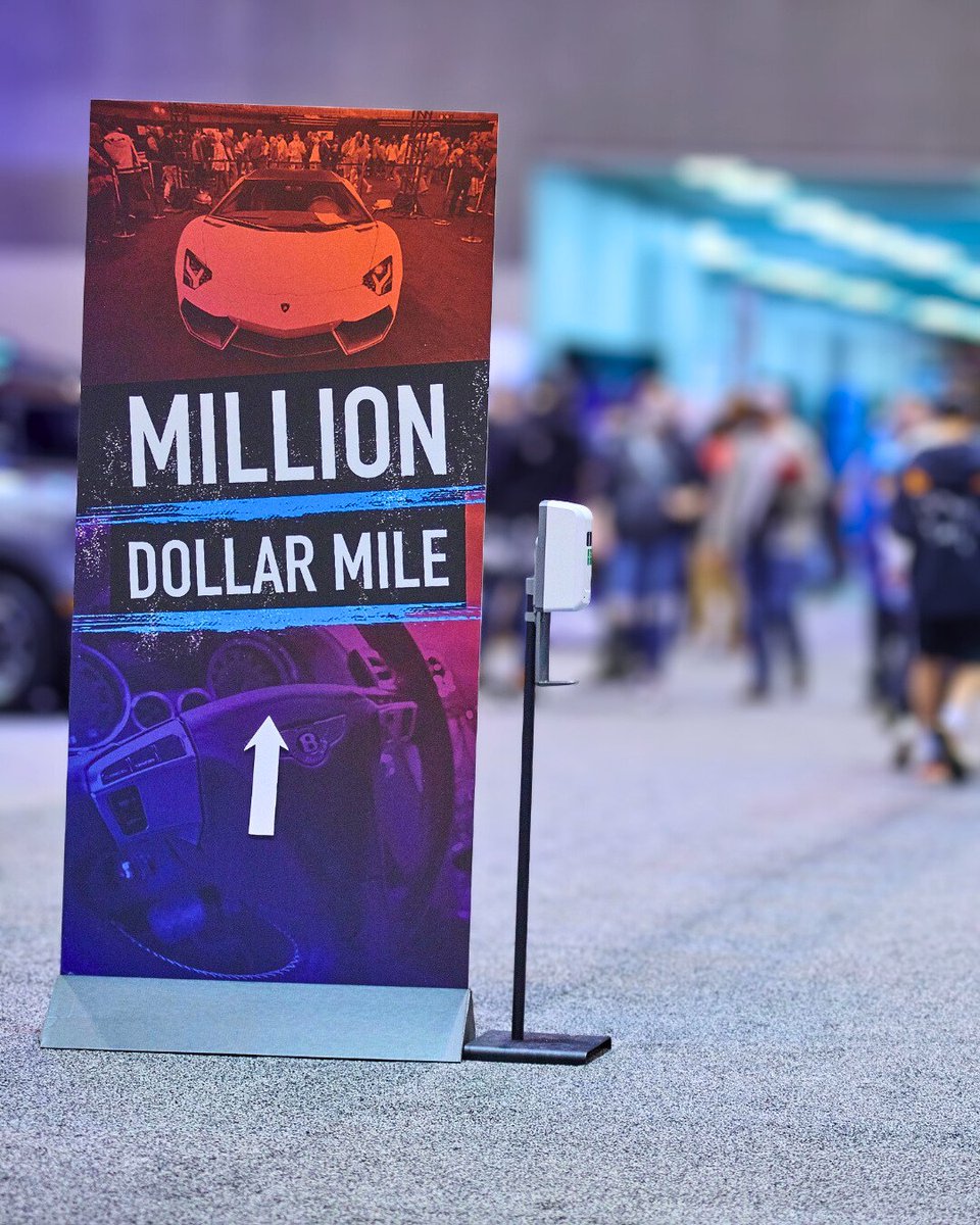 STLAutoShow tweet media