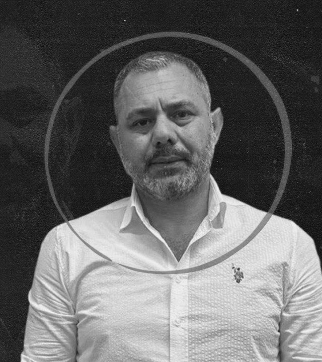 Murat Ongun:

Utanç verici bir tanık; Hasan Hüseyin Şenyurt. 

O bir suç makinası. Hırsızlık, tehdit, kamu görevlisine hakaret gibi pek çok suçtan ceza almış.   

Ne yazık ki bizim dosyamızda da 50’den fazla olayda, tanıklığı değerli görülmüş, iddianameye alınmış. 

Detayını