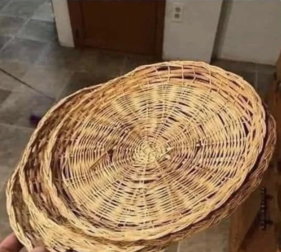 LloydLegalist's tweet image. When dinner was served on paper plates, but Mom wanted to class it up a bit.