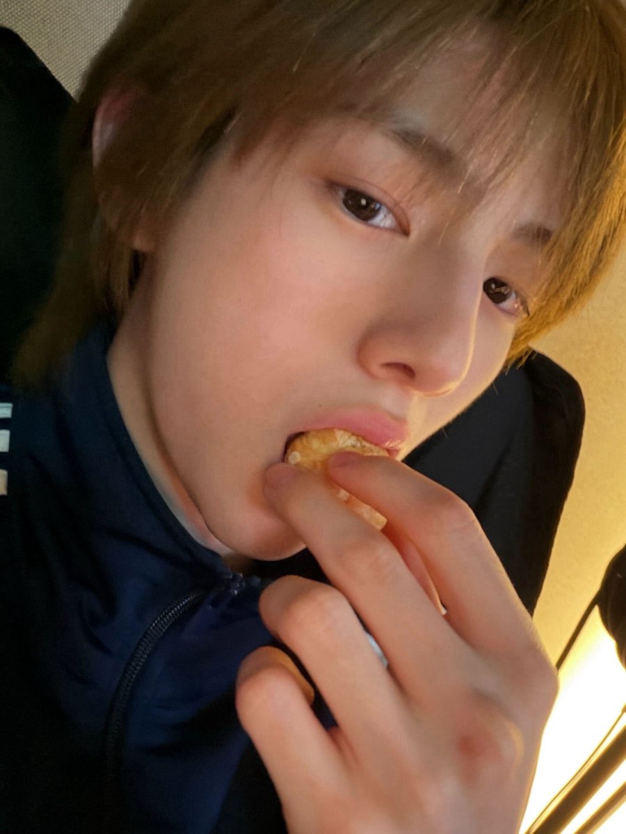 cortis_crave's tweet image. [260105] #JUHOON Weverse Post! 🌟

"bebeshu in a cup"

#CORTIS #코르티스