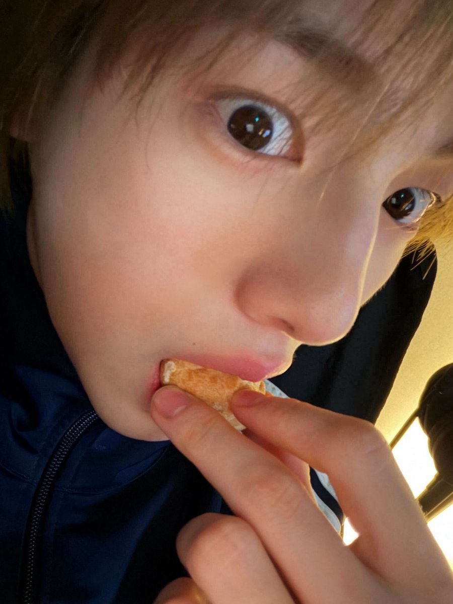 cortis_crave's tweet image. [260105] #JUHOON Weverse Post! 🌟

"bebeshu in a cup"

#CORTIS #코르티스