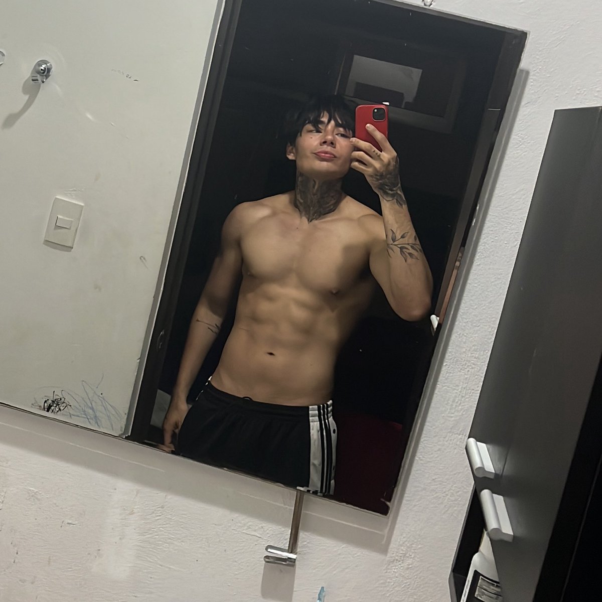heysoylua's tweet image. Ostia mira esos abs