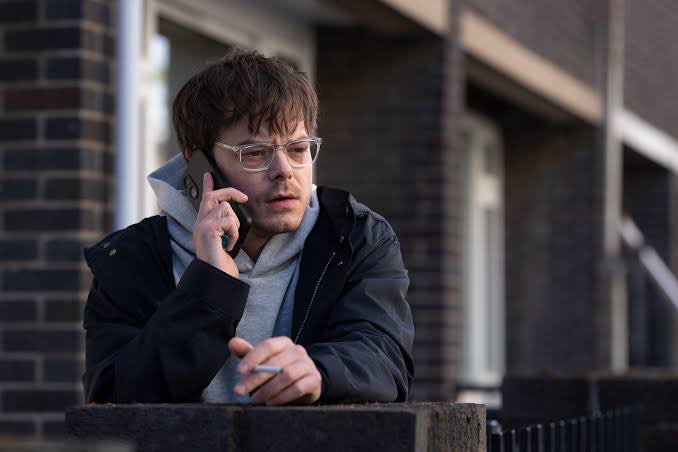 _dkyoss's tweet photo. glad we’ll see Charlie Heaton in 𝘐𝘯𝘥𝘶𝘴𝘵𝘳𝘺 S04, also Kit Harington’s character 𝘦𝘮𝘱𝘭𝘰𝘪 is great https://t.co/7gXCsg2N5H