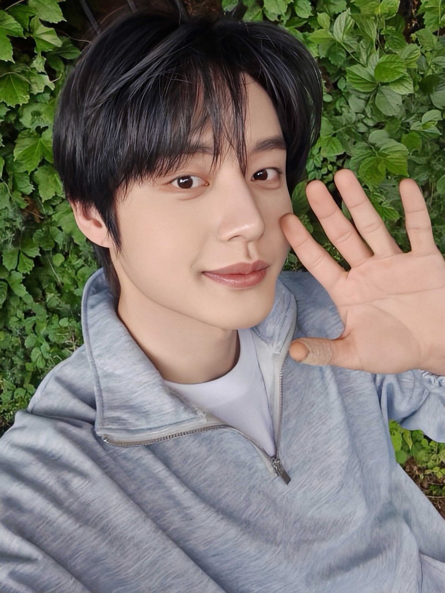 _𝗭𝗘𝗥𝗢𝗙𝗢𝗖𝗨𝗦

소년 탐정 오군✨
우리 지웅이 너무 잘해요🤍

#ZEROBASEONE #ZB1 #제로베이스원
#KIMJIWOONG #김지웅