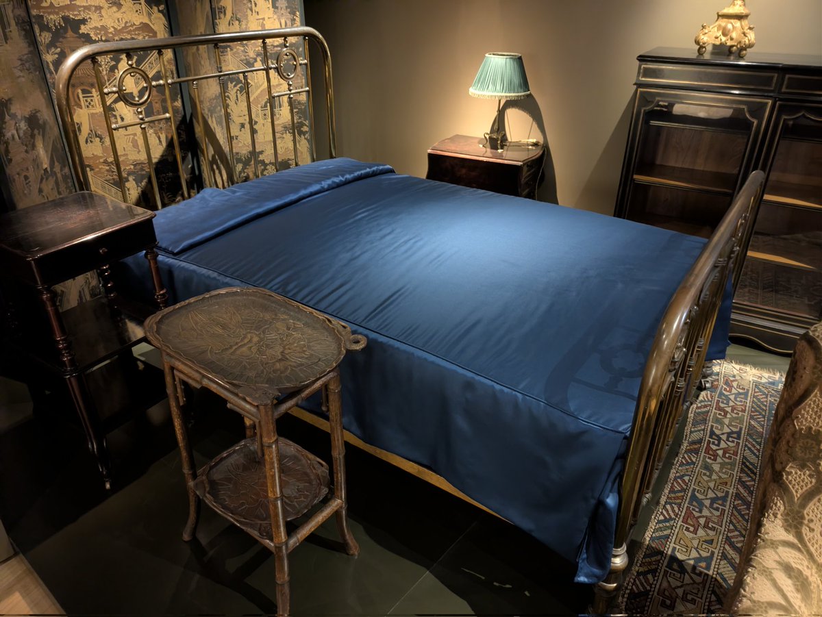brecht_dp's tweet photo. Today, I saw Proust's bed, Voltaire's writing/reading chair, Gertrude Stein's table and Victor Hugo's house. Not bad for an afternoon out in Paris! https://t.co/8BObRXpXLV