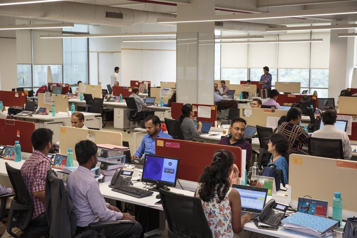 🚨 India’s tech hiring slows sharply as active IT job openings fall 24% year on year to about 1.03 lakh, the second lowest level since 2021

follow <a href="/india_plus_/">India Plus</a>