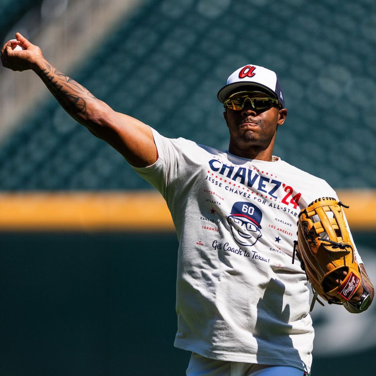 RotoWear's tweet image. Happy Birthday, Raisel Iglesias! 🎂