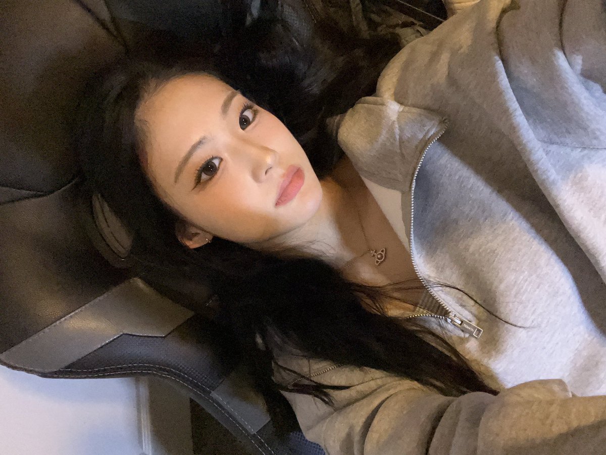 chillinbbl's tweet photo. 260103 📸💬

🧸 i took a lot of selfies yesterday https://t.co/v2Mz3cWq0X