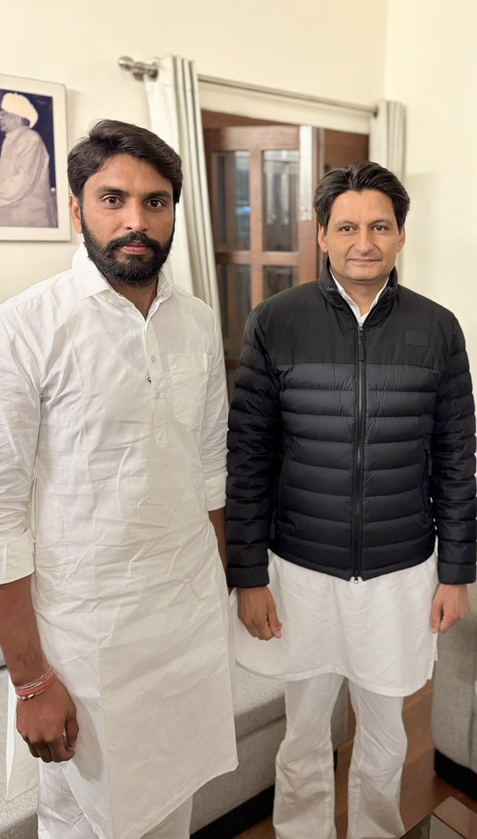 DeenpalHudda's tweet photo. युवा दिलों की धड़कन, सादगी और संघर्ष की जीवंत मिसाल, लोकप्रिय लोकसभा सांसद आदरणीय श्री @DeependerSHooda जी को जन्मदिन की हार्दिक एवं अनंत शुभकामनाएँ।
ईश्वर से प्रार्थना है कि आप सदैव स्वस्थ रहें, दीर्घायु हों। 🌺 https://t.co/XJLV3hkhnE