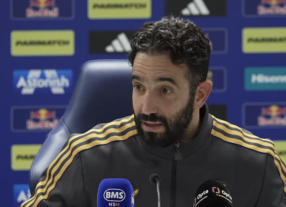 Wawancara Ruben Amorim seusai laga vs Leeds United.

🎙️ Pertanyaan wartawan:
“Ruben, bahkan di momen-momen sulit musim ini, kamu selalu terlihat sangat positif. Tapi jelas, pada hari Jumat lalu kamu tampak cukup murung, terutama saat membicarakan soal transfer dan sistem