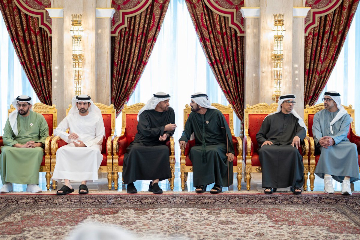 In presence of UAE President, HH Sheikh Mohammed bin Rashid meets with current, former ministers who served alongside him over past two decades — WAM