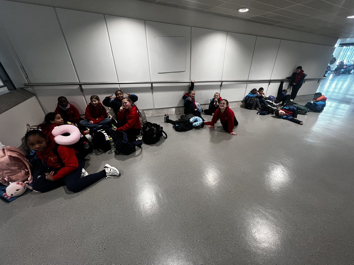NewParkPrimary's tweet photo. Ciao from Milan! After a delayed flight, we’re finally on our way to Bormio. Children have been absolute superstars! 🌟 https://t.co/GsdQdIG7t3