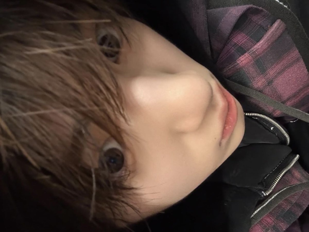 cortivn's tweet image. i love whatever genre of these juhoon selcas are