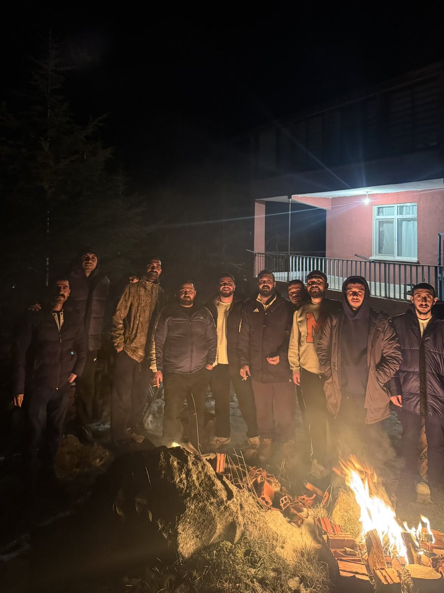 Güneşli günler bize uzak, biz cefaya kardaşız.
📍Çamlıdere