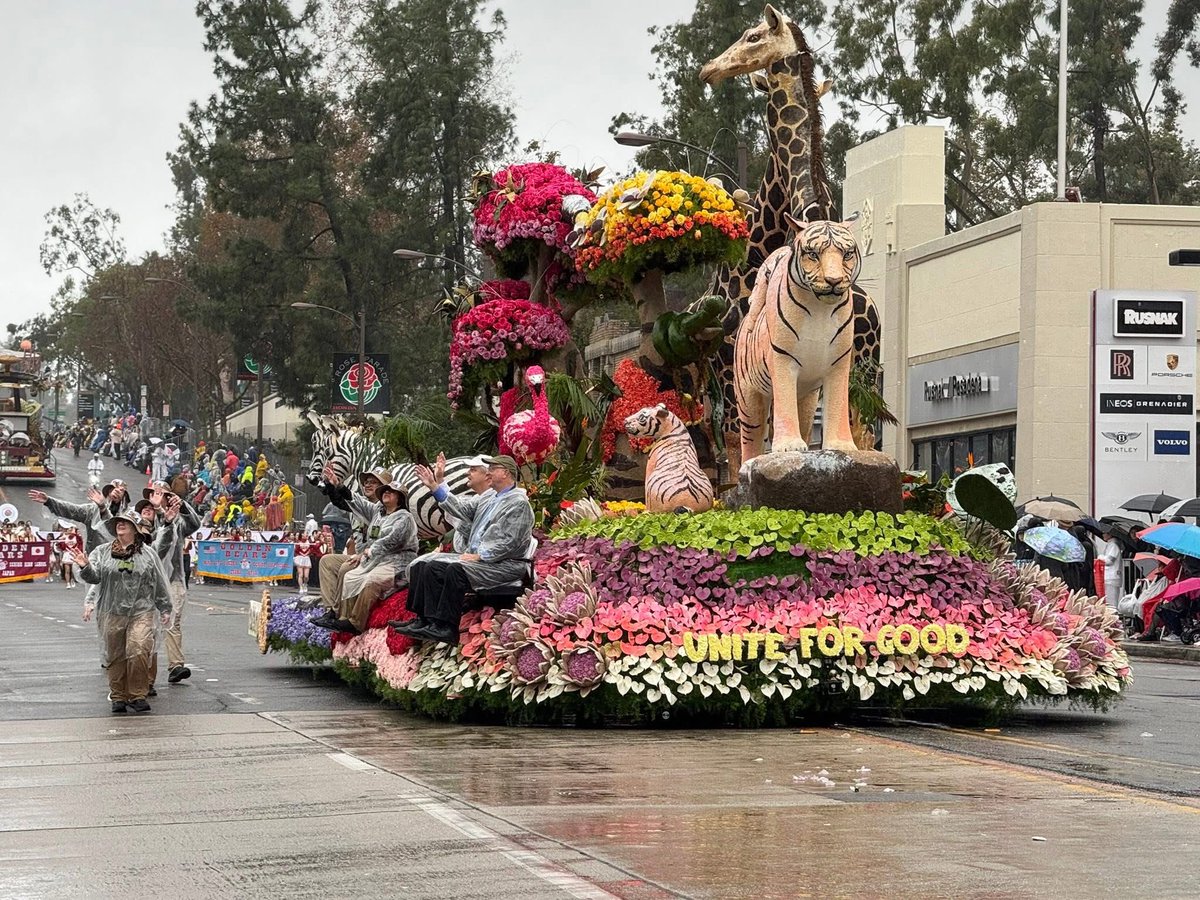 AParajon's tweet photo. Soaked roses. Unbreakable spirit. 🌹💦

At the 137th Rose Parade—the first rainy one in 20 years.
Rain fell. Floats shined. Cheers ROARED.

Proof that community > weather.
Grateful. Happy 2026! 

#RoseParade2026 #Rotary5280 #RainCantStopUs https://t.co/TRjxRb4QW4