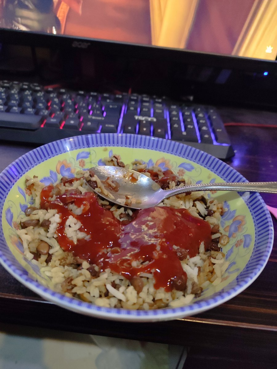 نـآبـے tweet media