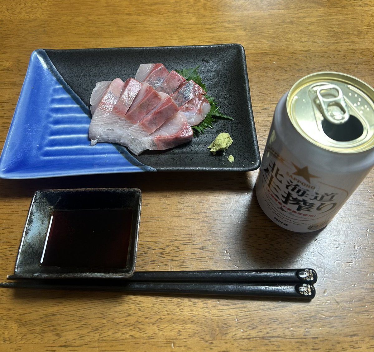 お疲れ様でした！
ビールビール🍺ヽ(´ー｀)

20連休も明日で終了！
明日の仕込みが難しい(´-ω-`)
休むと在庫管理が面倒いんだよな。
最近ブリばかり食ってる。
でもこれはカンパチ🐟