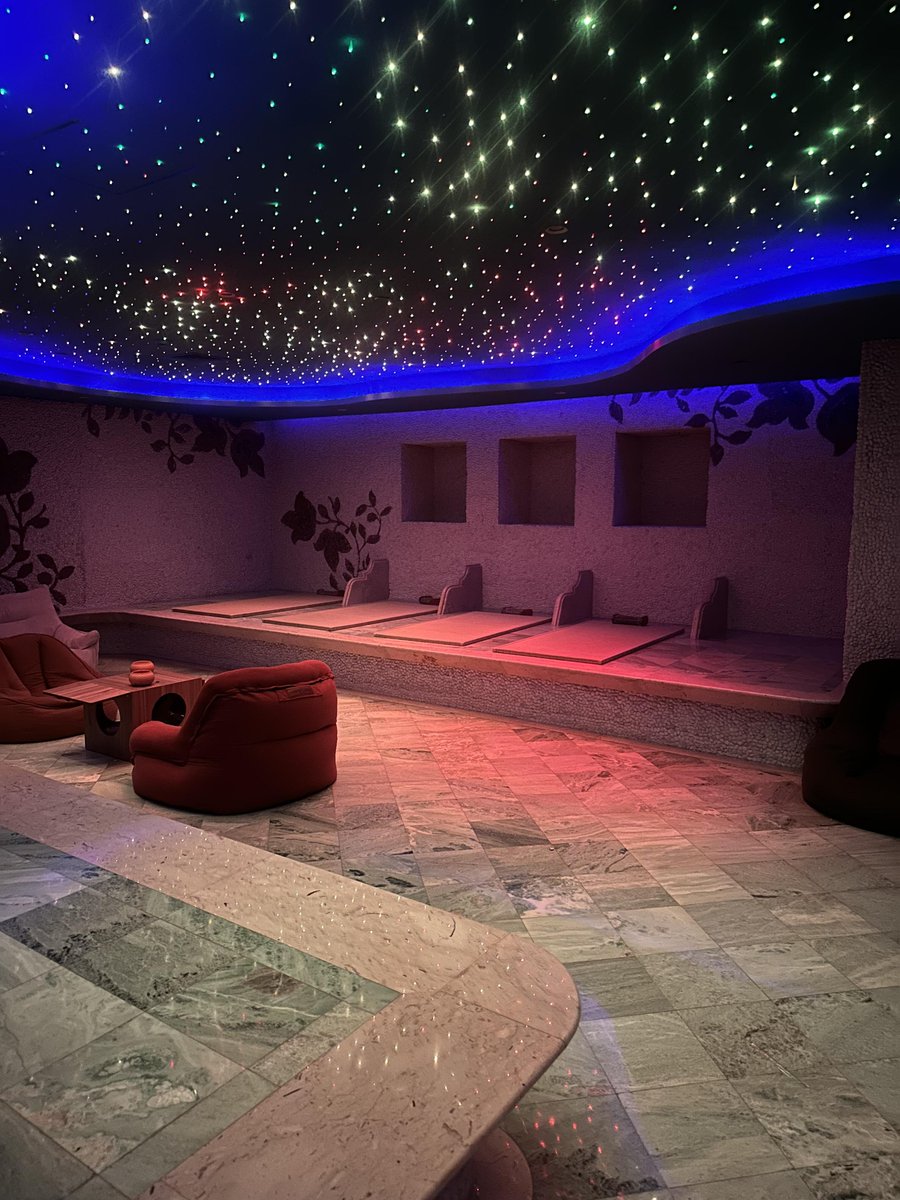 MichaeHT's tweet image. 今夜はリラックスするためにスパに来ました。ここの装飾は本当に美しいです、ハハ。