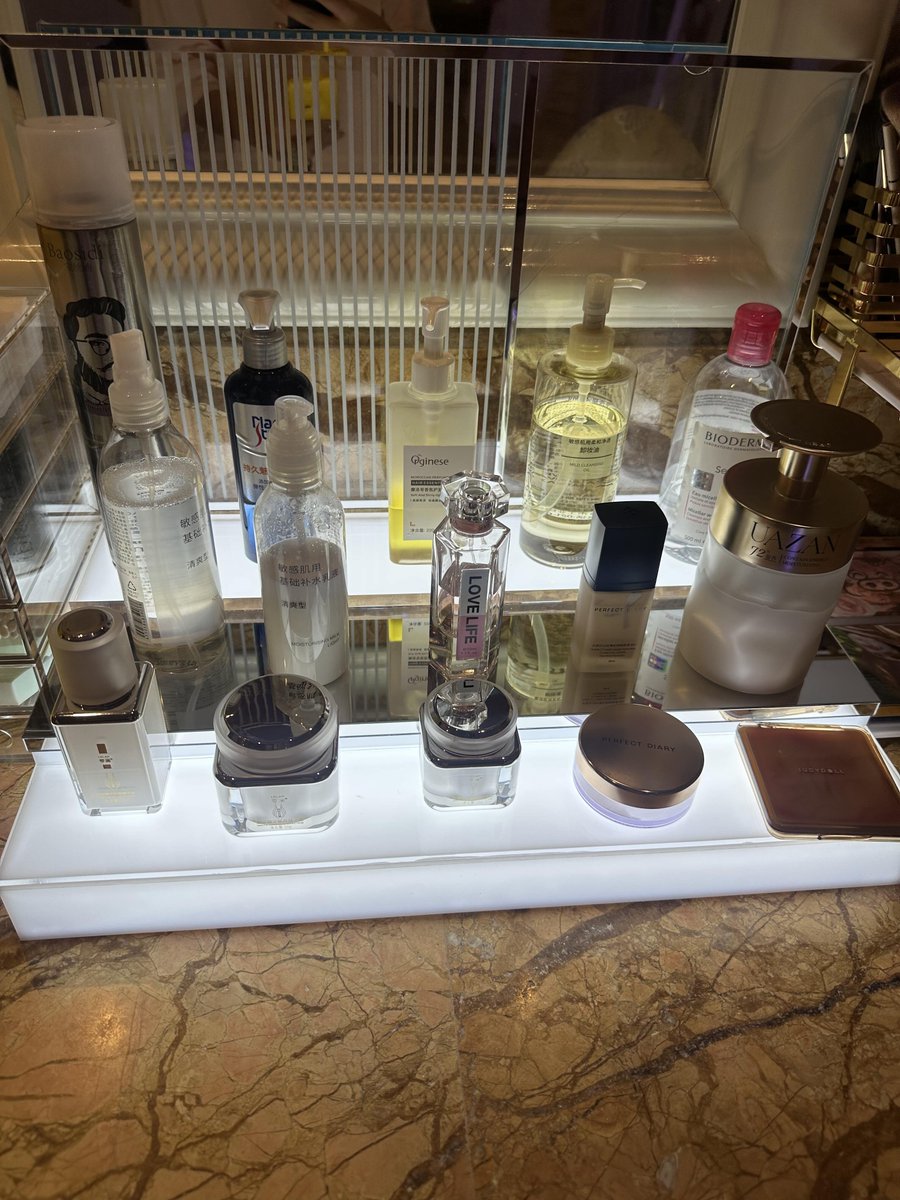 MichaeHT's tweet image. 今夜はリラックスするためにスパに来ました。ここの装飾は本当に美しいです、ハハ。