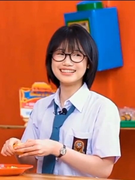 gigihprytn's tweet photo. Kimmy sekarang adalah dr Tirta setahun sebelum Kimmy lahir 🤣 https://t.co/cvd3cFsPWF