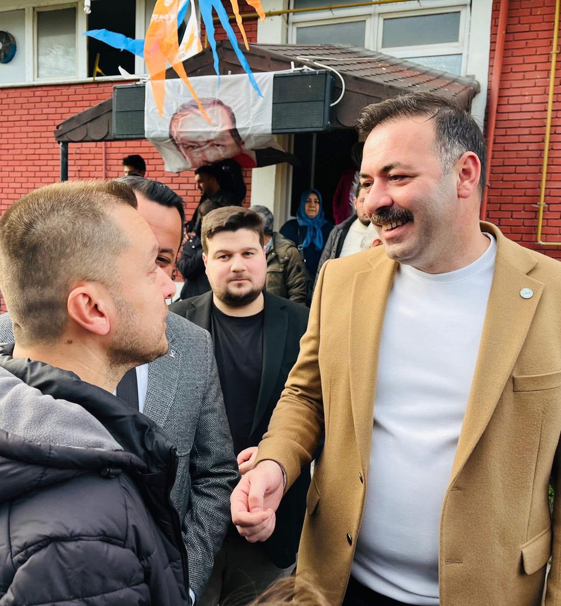 AK davamızın dününü unutmadan, bugününü güçlendirerek ve yarınını inşa etme kararlılığıyla; emeği, sadakati ve fedakârlığı her zaman baş tacı eden bir teşkilat olmaya devam ediyoruz. Vefa, bizim için sadece bir kavram değil, güçlü birlikteliğimizin temelidir. 🇹🇷🇹🇷🇹🇷