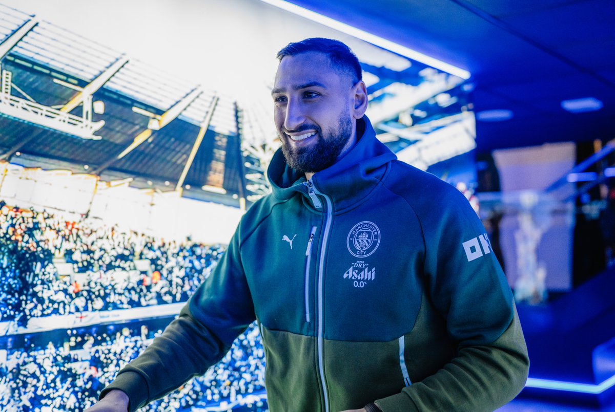 ManCity's tweet image. We're here! 🙌

🤝 #AsahiSuperDry