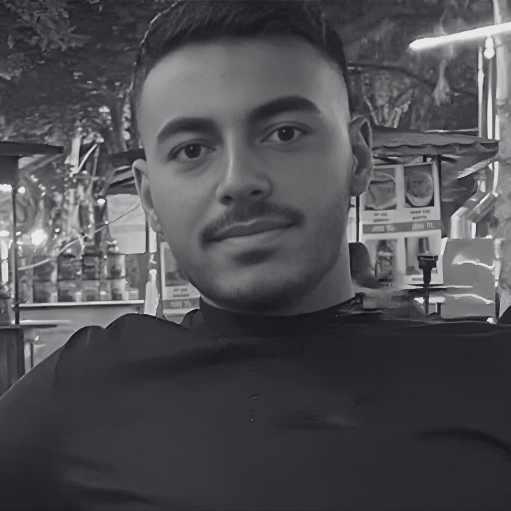 Aksaray’da girdiği banyoda üşümemek için elektrikli soba yakan üniversite öğrencisi, akıma kapılarak yaşamını yitirdi.