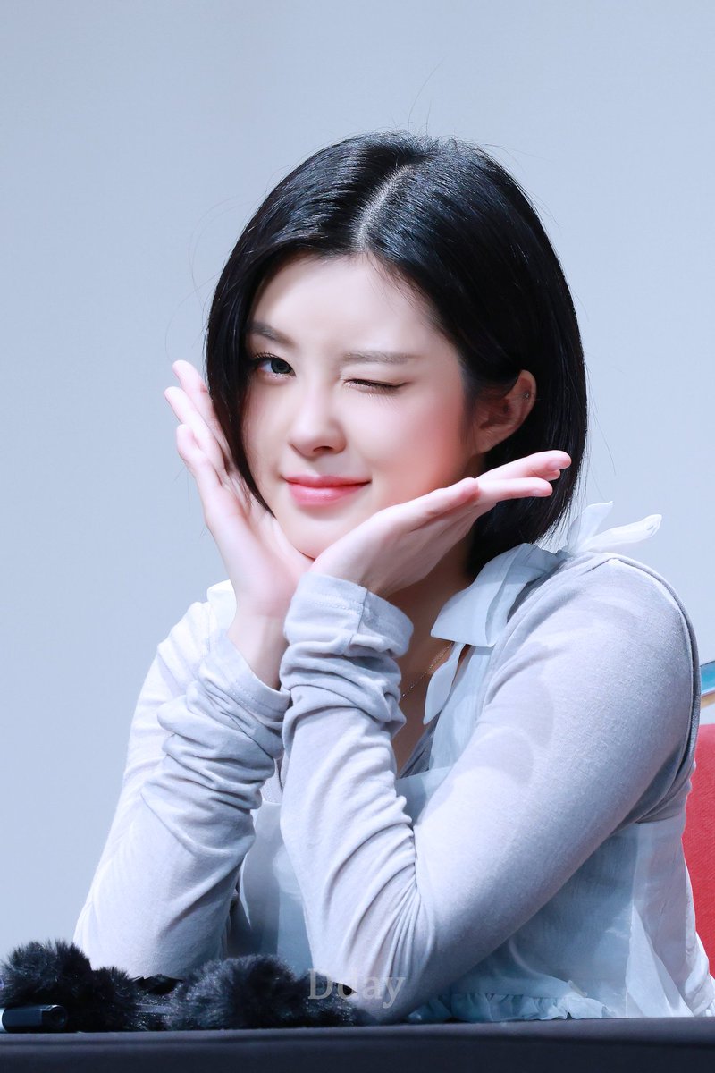 Ddaym_m's tweet photo. 251228 😉🐱🤍
#케플러 #김다연 #kep1er #dayeon https://t.co/wjs3VP7niy
