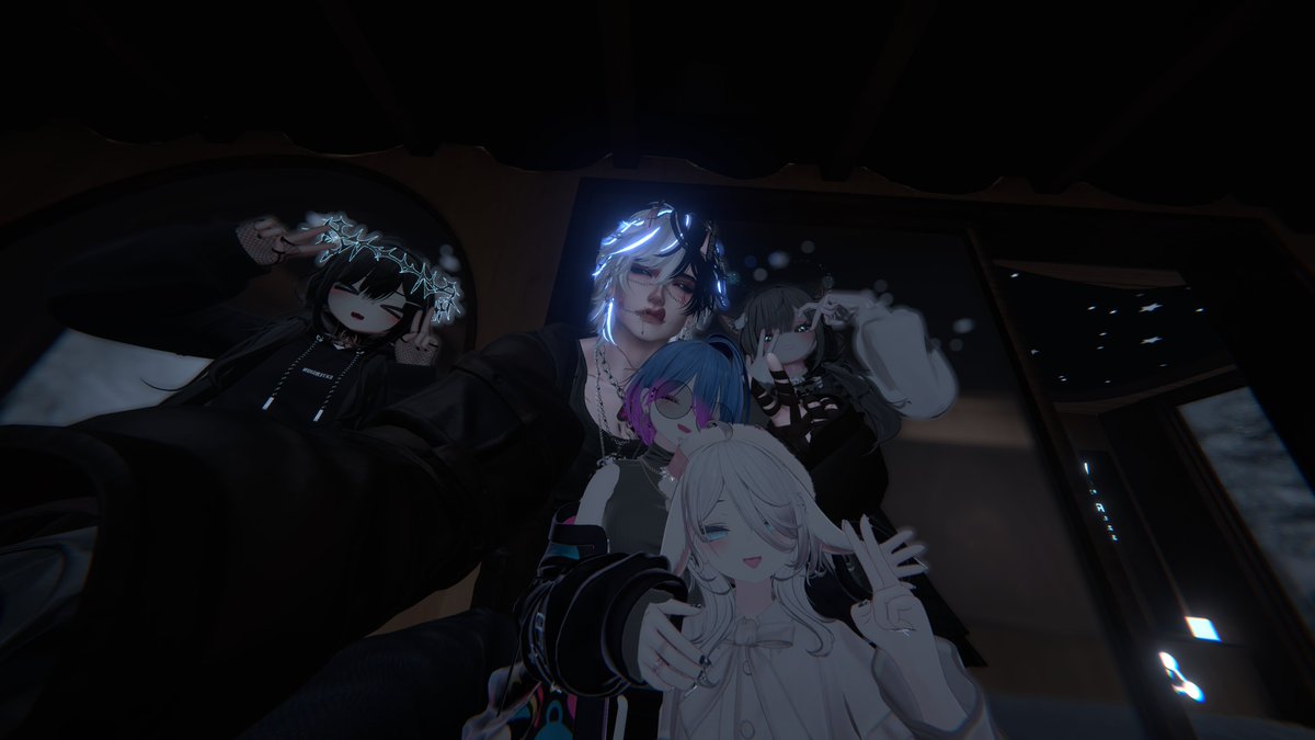 Azazel_j's tweet photo. 友達にまた会えて本当に嬉しかった 🥰 #VRChat #VRChatPhotography https://t.co/OXQkq7ZsJp