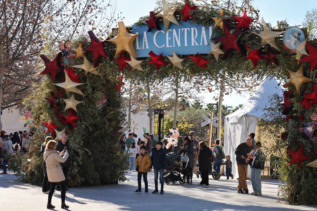 festesdeVLC's tweet image. Aviso La Central ⛈️
Por condiciones meteorológicas, se suspenden las actividades exteriores mientras llueva.
✔️ La Expedición Valencia continúa abierta.
Las actividades al aire libre se retomarán al finalizar la lluvia.