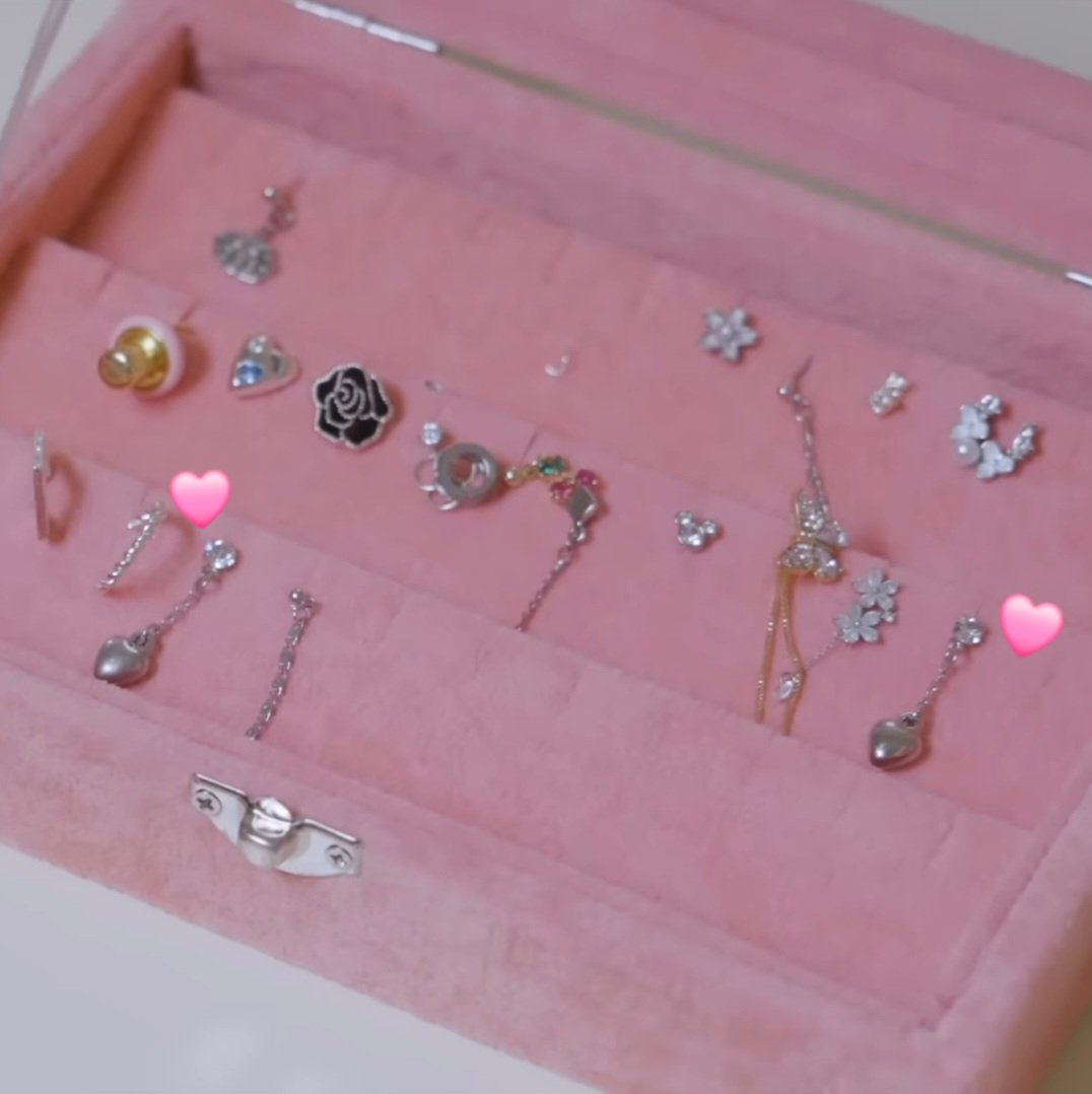 the heart earring made by sakuya's mom♡