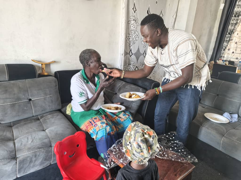 opingopiandy's tweet photo. It's a double blessing in this new year as my mother makes 70 years. My boys and I had to cut a cake to celebrate her. Happy birthday Mama. May Almighty Allah's favors be upon you. https://t.co/VgFjQRXadv