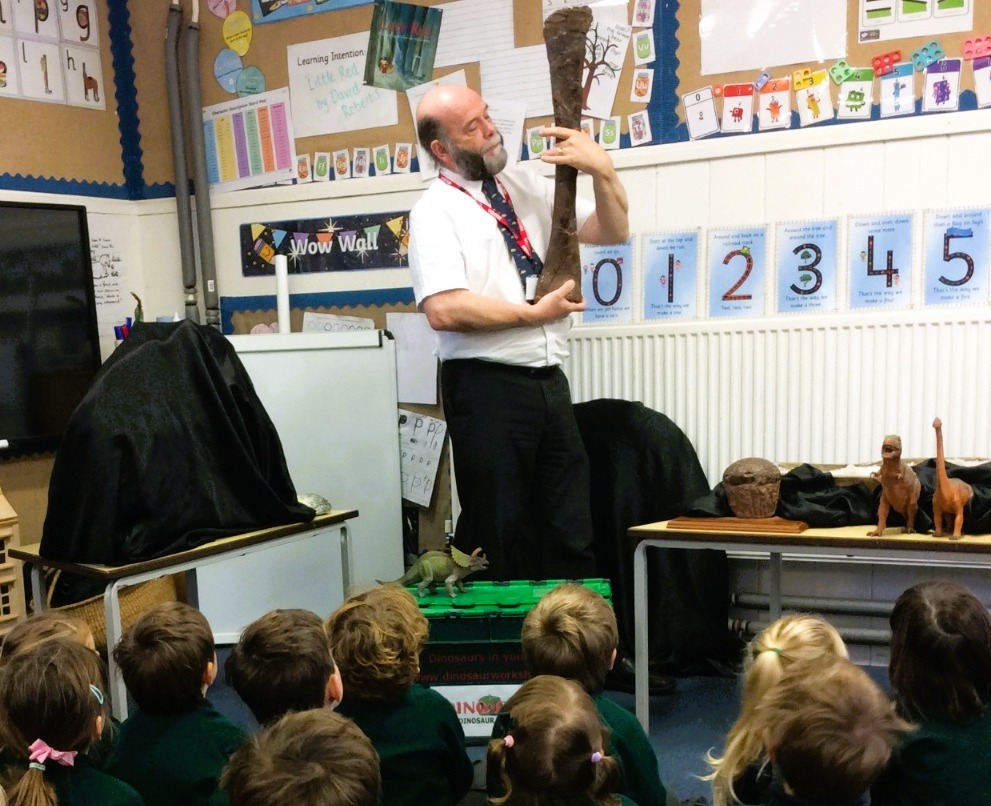 Looking for a WOW for your Dinosaur topic?🦕🦖
We bring dinosaur bones, teeth, claws, footprints, eggs and even a replica Allosaurus skull to your school.  
The Allosaurus skull is under the sheet in the photo; the bone is a genuine Triceratops leg bone.
Contact us for more info.