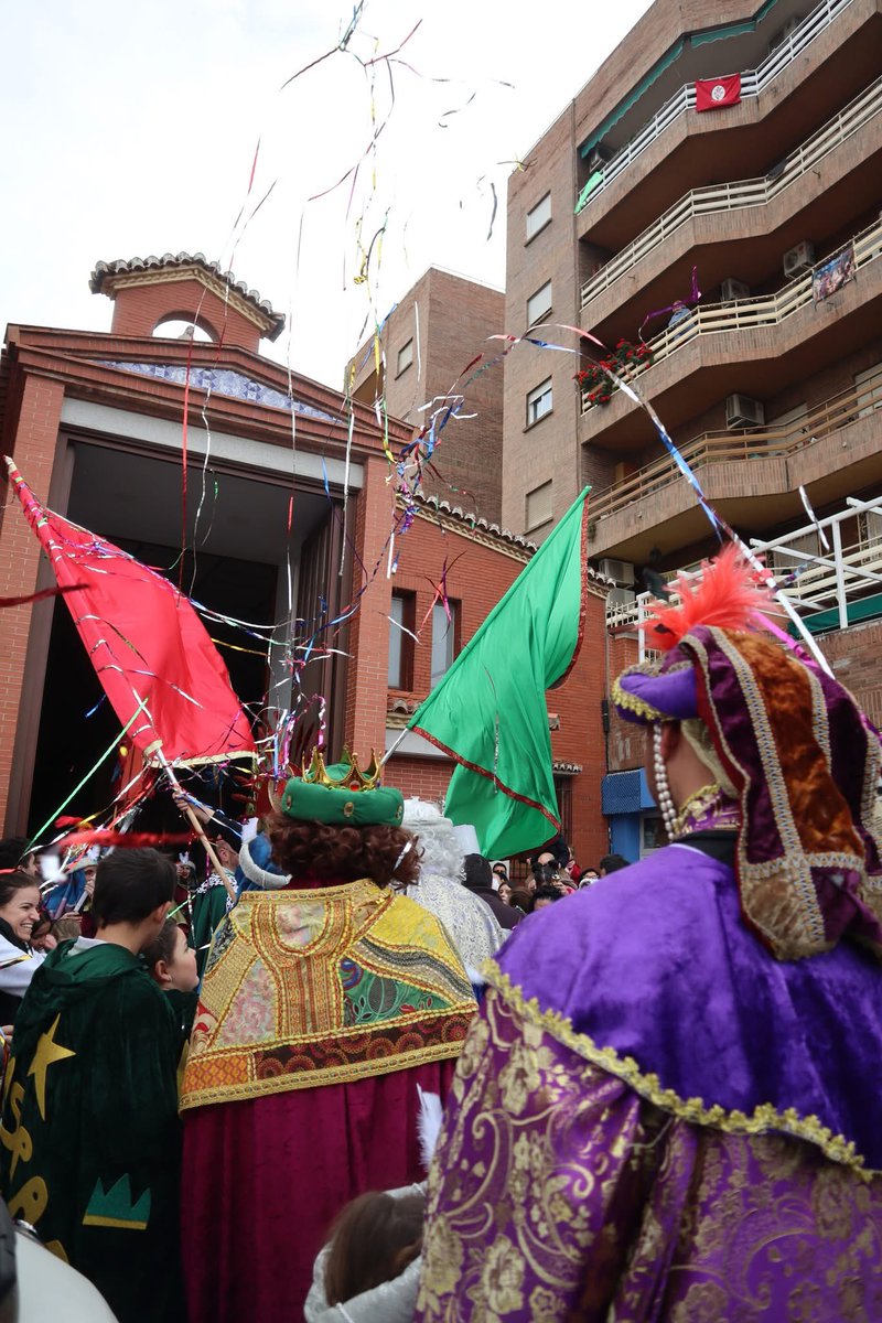 COMUNICADO | #Cabalgata de Reyes del #Zaidín

Ante la previsión de lluvia y la coincidencia con la Cabalgata Oficial adelantada por el <a href="/aytogr/">Ayuntamiento de Granada</a>, la Hermandad suspende la Cabalgata del Zaidín para facilitar el dispositivo de seguridad y el disfrute de una única cabalgata.