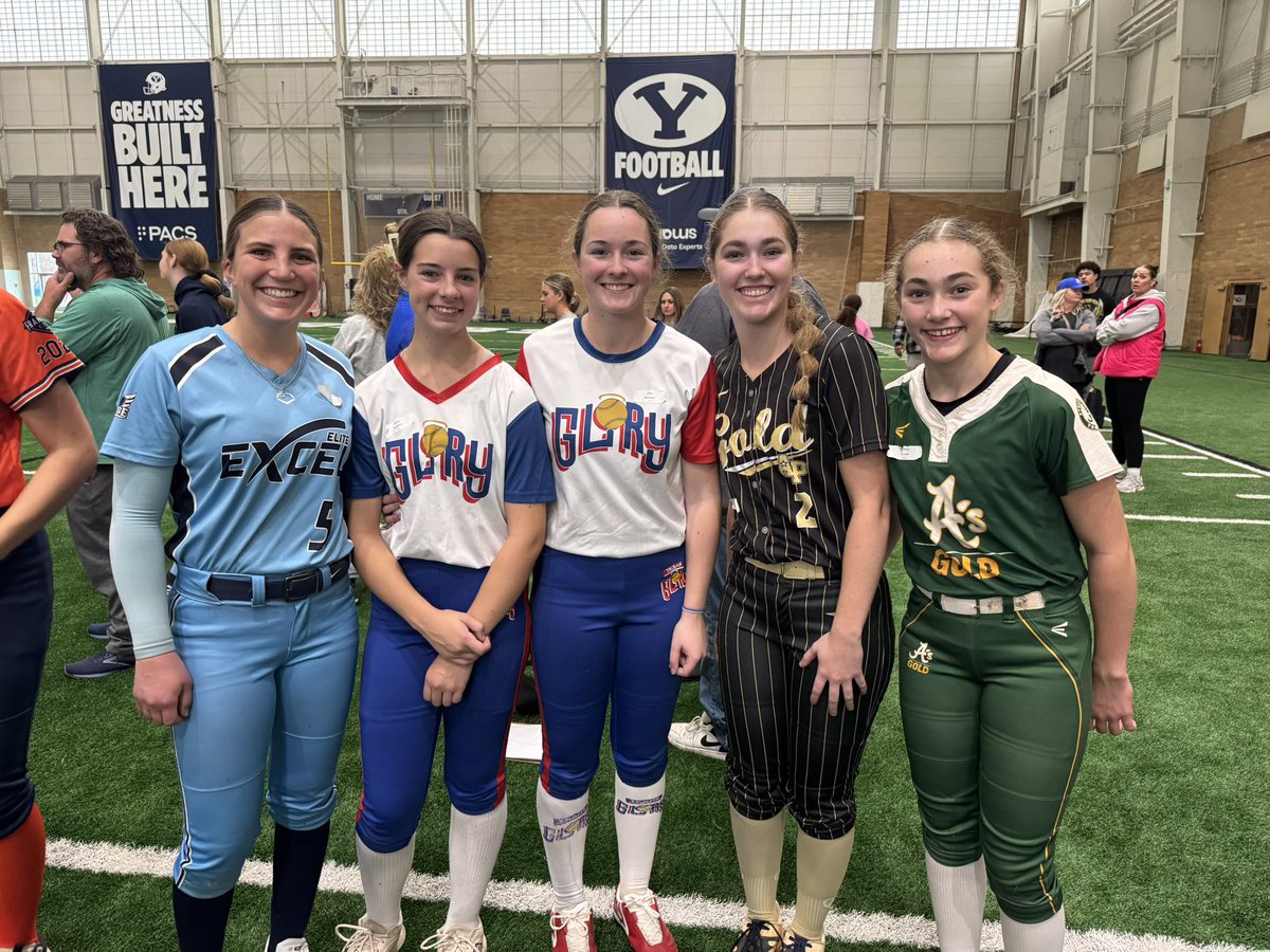 ZoeBassham's tweet photo. Camping at @byusoftball 💙 thanks @allie_schnee @A__Mascarenas 🙏 good times with @itspaigechild @EllouiseKoester @evelynkoester26 https://t.co/1nOaGsCjCS