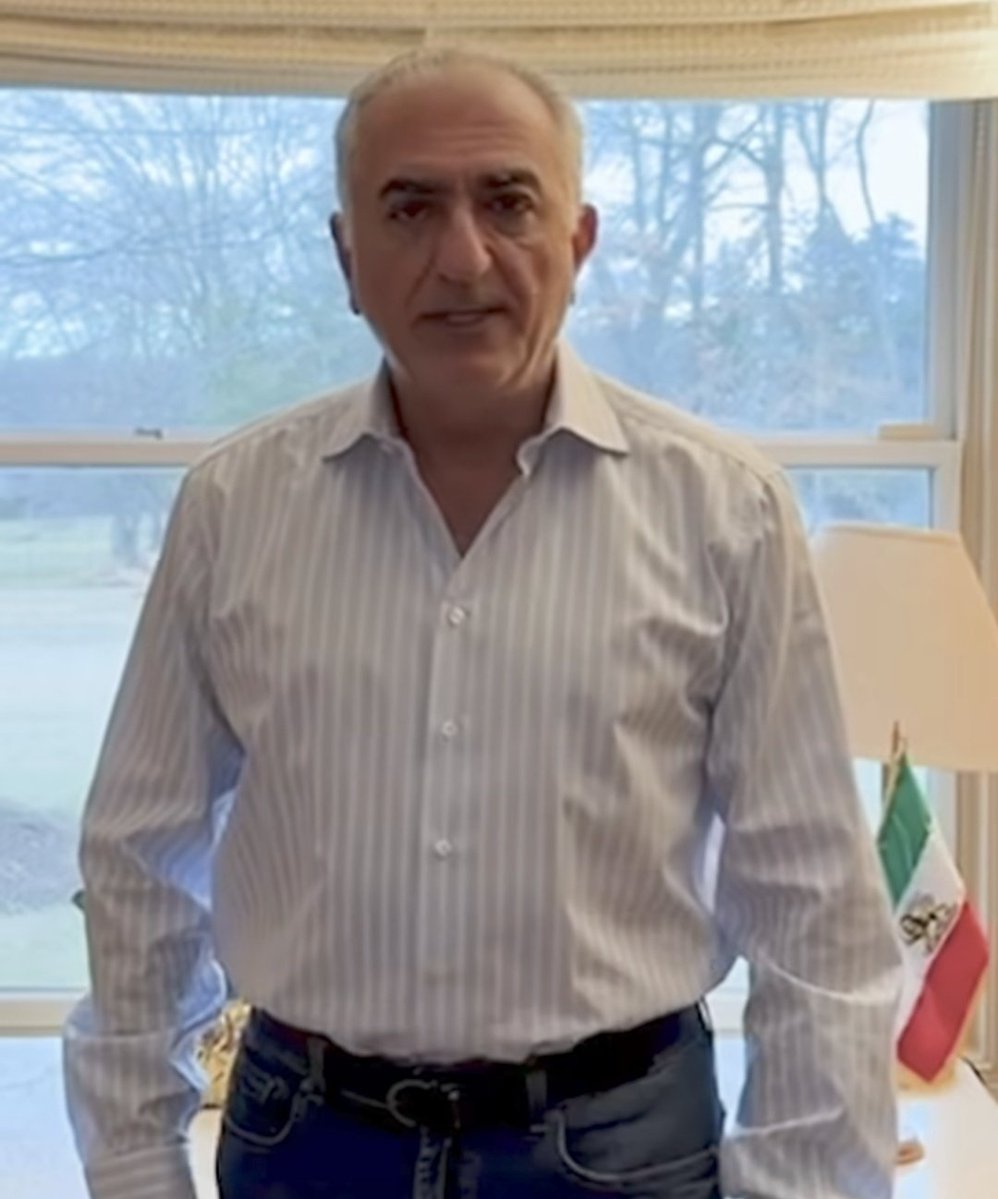 وطن پرست ترین و ملی گرا ترین ایرانی که بزودی وارد ایران خواهد شد و ریشه فساد اختلاس و وطن فروشی و بیگانه پرستی با کمک مردم سربلند ایران خواهد کند و ایران عزیزمان به اوج شکوه گذشته خواهد رساند 
#KingRezaPahlavi