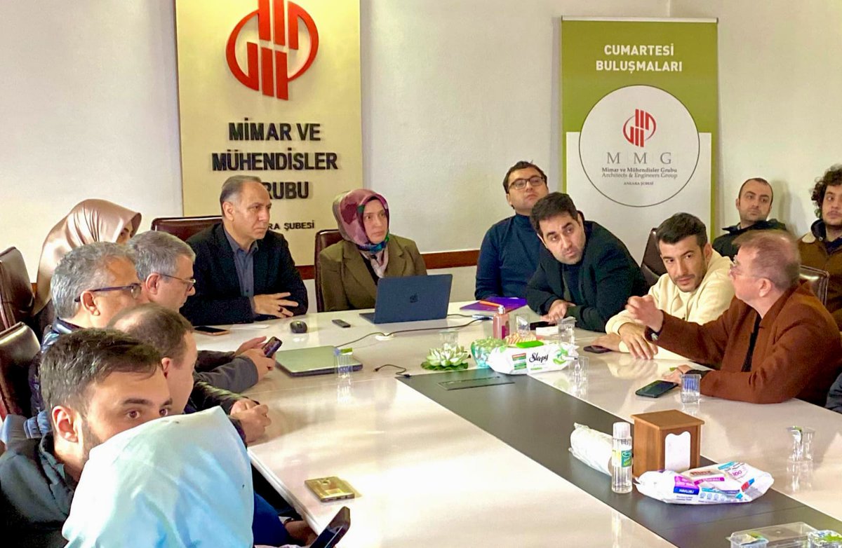 MMG Ankara Şubesi’nin Cumartesi Buluşmalarında “Dijitalleşen Dünyada Eğitimde Yapay Zekâ” ele alındı.
YEĞİTEK Daire Başkanı Cennet Erkanat ve Dr. Hüseyin Ulukuz’un katkılarıyla; Ulusal Yapay Zekâ Stratejisi, MEB’in AI politikaları ve sorumlu kullanım ilkeleri değerlendirildi.