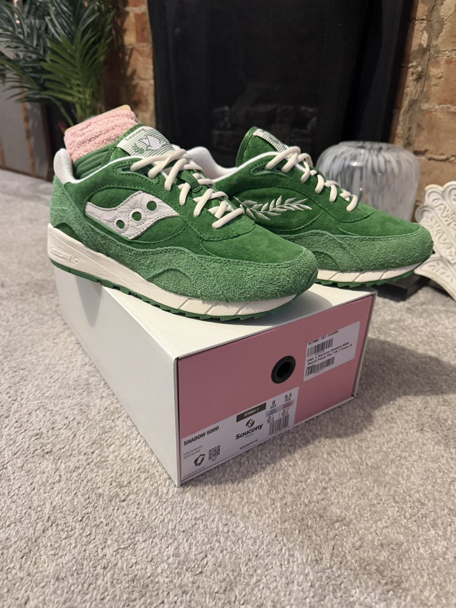 mattyward1's tweet photo. Love this silhouette and who doesn’t appreciate a slidey shoe box #saucony #endclothing https://t.co/7rJk8z7vsy