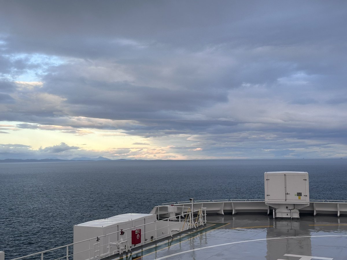 dbwillows's tweet image. Occluded front making its way across Strait of Georgia this morning…