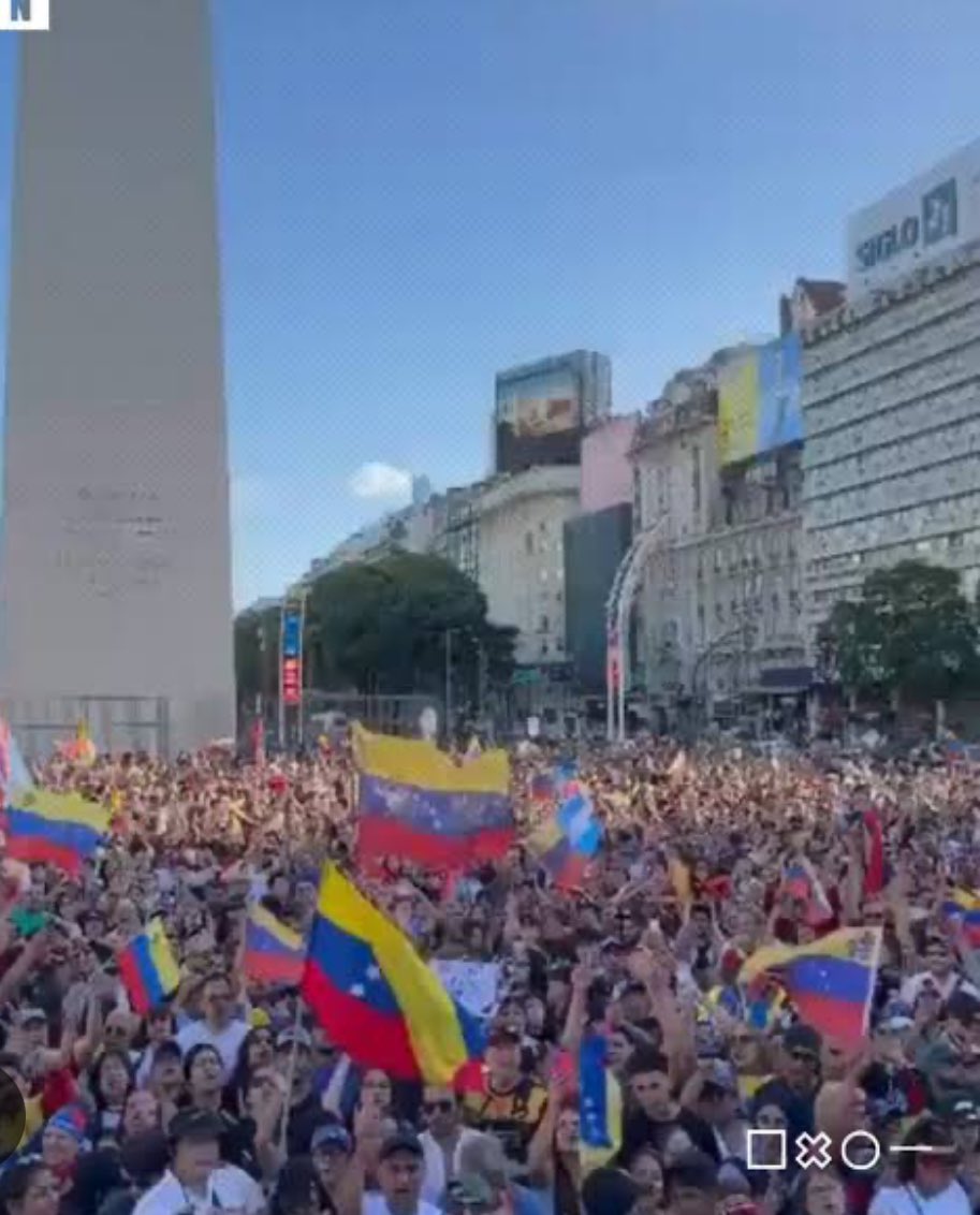 Inesrodri77's tweet image. Hola amigues venezolanes. 
Quiero decirles que ayer surgió en el mundo algo nuevo. El ASCO que sintió el mundo por ustedes festejando una invasión a su propio país les va a cerrar las puertas de todos lados. 
Se fueron al carajo. Que vaina